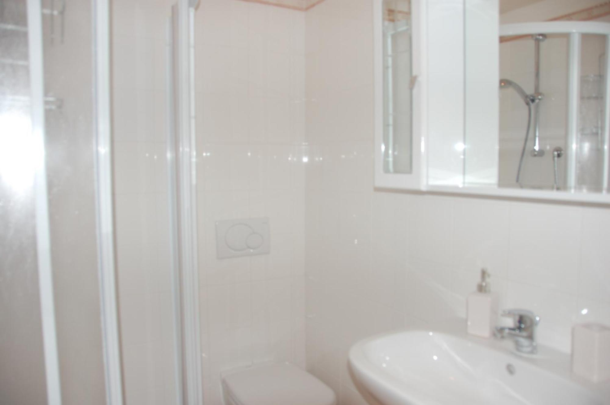 B&B Cherry En Rose Lezzeno Rom bilde