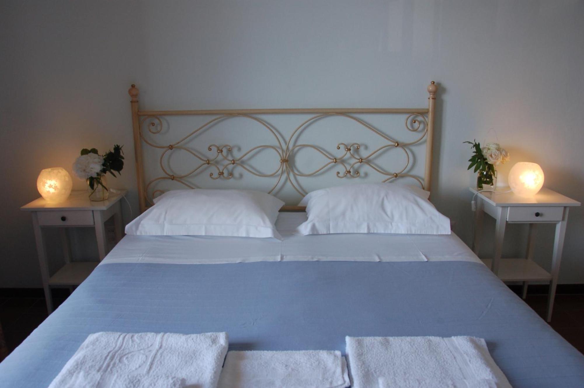B&B Cherry En Rose Lezzeno Rom bilde