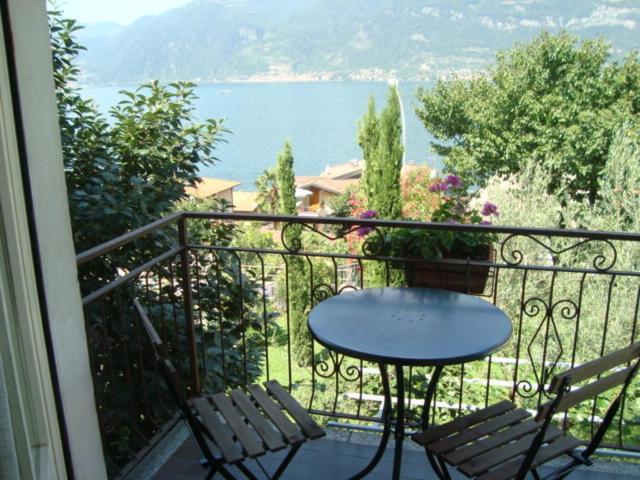 B&B Cherry En Rose Lezzeno Rom bilde