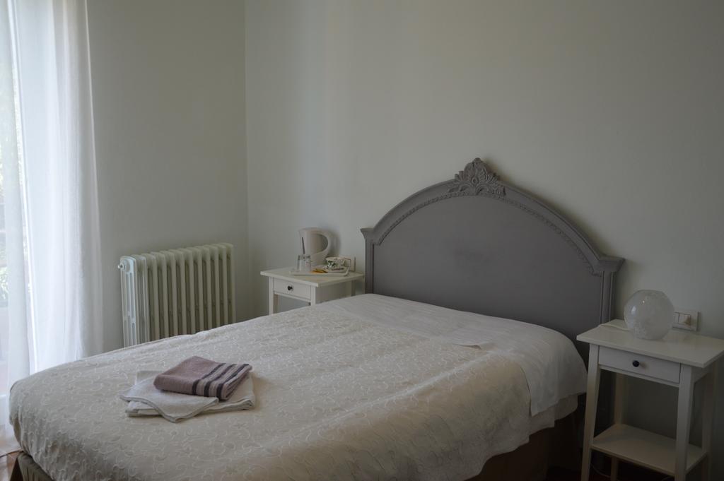 B&B Cherry En Rose Lezzeno Eksteriør bilde